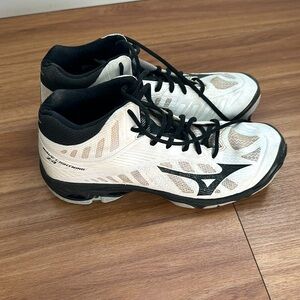 Mizuno premier men’s volleyball shoes size 11